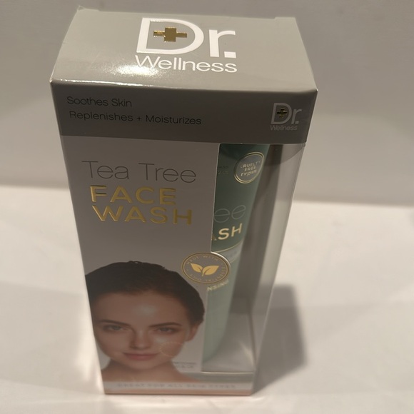 Dr. Wellness Tea Tree Face Wash made with essential oils. Removes dirt & oil. - Picture 2 of 5